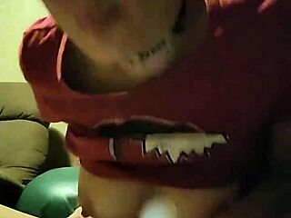 Nemůžu přestat koukat na svý starý video s hvězdným dildem a tangama