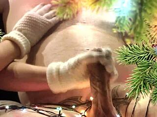 uhh, my neighbor surprised me with christmas hand and mouth gift!