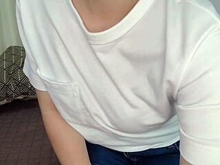 【素人】恋愛動画見た後にムラムラしてきてオナニー始める大〇生！