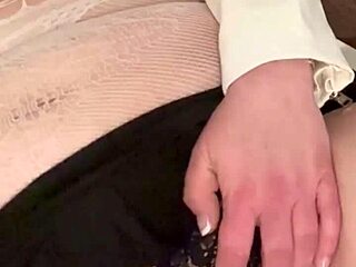 Sexy Minxycme moaning while sucking my dildo