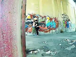 Saat Tembok Digunakan untuk Ngentot Keras 😈