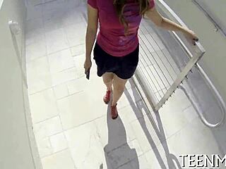 babe courtney loxx is sucking that rod hard for some cash