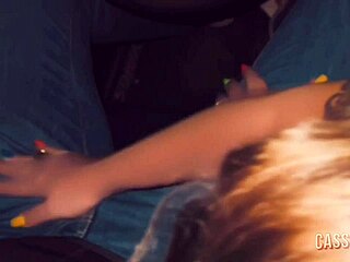 Výhřežný pár jezdí na velkém čuráku s intenzivním drážděním