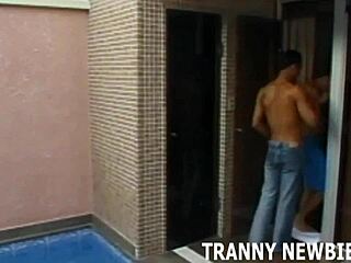 우리 야생 트랜섹슈얼 인터레이셜 쓰리섬에 참여해