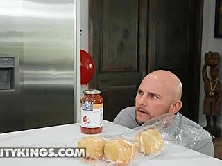 ケイトリンベルの恋人がキッチンでチンポをメインディッシュに、射精デザートでロマンチックな夜を締めくくるリアリティキングス