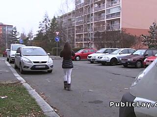 Alter, zahlst du den Babes für Blitzen und wildes Ficken?