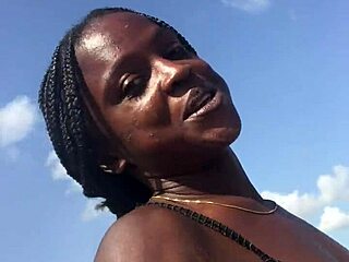 crazy bitch loves twerking her huge ass outside in the sun