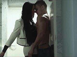 Anna Rose Gets Fucked In The Bathroom With Cumshot?