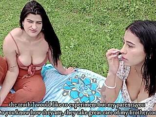 lesbianas cachondas follan sus coños perfectos al aire libre