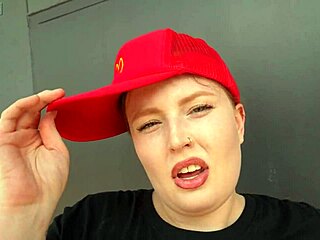 Mia Dior diyor ki, bu iş için işe alım müdürünü sikerim McDonald's beni attıktan sonra