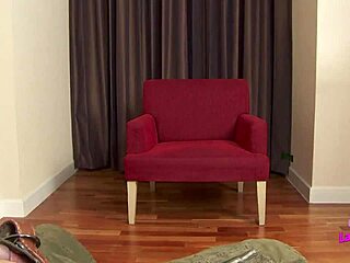 レディボーイのLidiaが毎回タイトなアナルにハードコアアクションを渇望