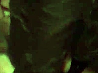 최고 펠라치오 이 블랙 뷰티 입 가득 정액 받는 거 볼래?