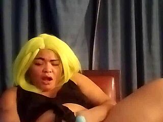 Sexycumminmypussy Squirts Hard with Vibrator at Water Park