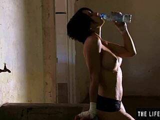 Athletic brunette sneaks a kinky masturbation break in boxing gym! 💦