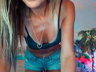 Vad cosplay móka webkamerás ujjazós show-val