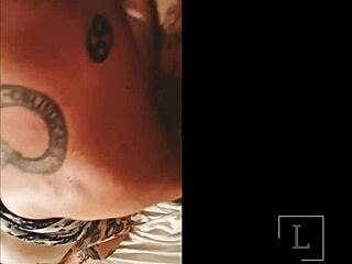 Livie Rockhardo ve Kitty ile üçlüde çıplak büyük siyah yarrak aksiyonunda kirleniyor