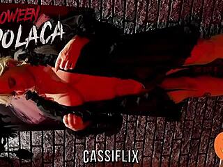 Essa bruxinha safada jogou seu feiti�o e recebeu pau duro na sua bunda at� gozar gostoso assista completo no cassiflix