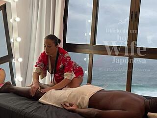 Masseuse Asia Lina Nakamura buat John Coffee pancut dalam Latina