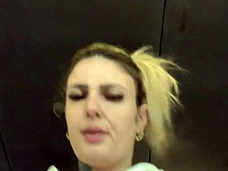 gym hottie gets turned on by sweaty hard nipples 😍