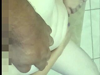 Adoro Massagem nos Seios Após um Longo Dia de Trabalho com Prazer