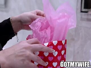 Ivy Ireland iznenađuje Jay Smooth vrućom Valentinovom avanturom