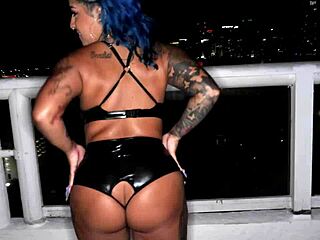 Vroča Milf sesa ogromen kurac v Miamiju!