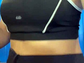 붐비는 화장실에서 보지 트레이닝 크림파이 오르가즘 😍