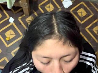 entro a la habitación de mi cuñada y me hace un oral a escondidas de su esposo, con anal y facial incluido.