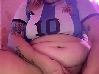 Watch this gorgeous argentinian blonde masturbate solo until she squirts hard