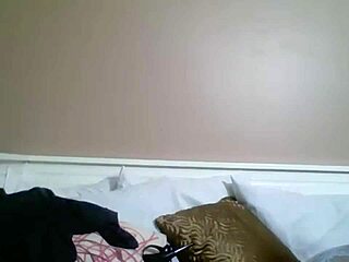 Wow! What a huge toy Maxine X takes deep!