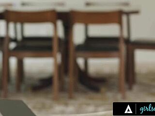 Образована милф Сирена Сирен тества секс играчки на малката Кими Ким