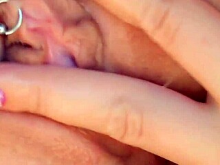 Kto to ta gorąca blond laska 18+ robi taka solo? 