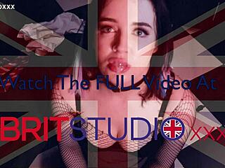 18'lik emo öğrenci üniformalı öğretmeni tarafından sert sikiliyor