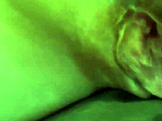 Невероятно! Страстные ласки переходят в жёсткий секс пары с MILF Стеллой!