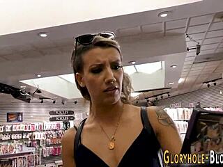 นังสกปรกดูดควยดำแข็งๆที่gloryhole