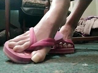 Huge Talons on Sexy Feet Drive Me Wild!