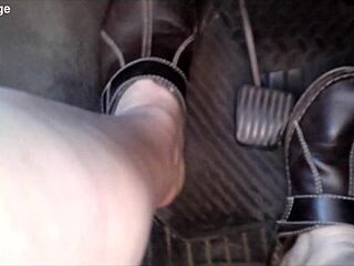 Zeraphine73 Shows Off Sexy Feet in Car Fetish Scene