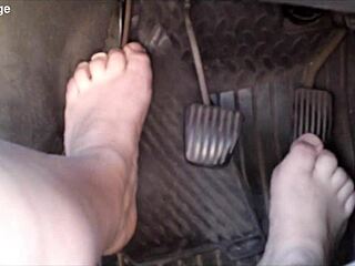 Zeraphine73 Shows Off Sexy Feet in Car Fetish Scene