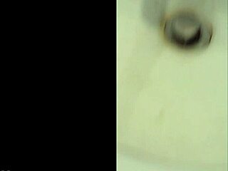 Muscular bodybuilder masturbating to cumshot?