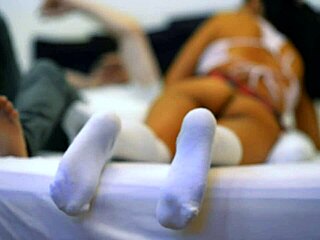 la colegiala transa com amigo do irmão no motel enquanto a família janta... que loucura!