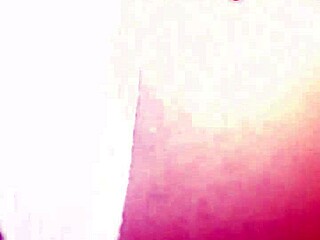 Jazyk v kundě krásky Mz Moods, intenzivní rozkoš