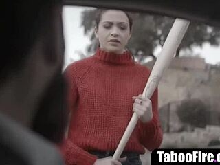 ホットなブロンドがベントオーバーで変な男に激しくファック