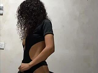 colombian cutie picks outfit for university day