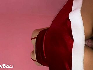 En Faldita Corta Mi Vecino Me Convence para una Sesión Casera