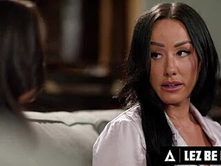 I watched horny MILF Jennifer White dominate stacked Scarlett Alexis