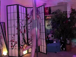 Sexy Fingern und Poledance am 9.02.2021, schau zu!