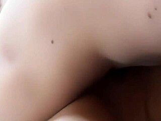 Venus spreads wide for intense anal and facial action!