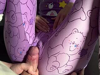 Îmi doresc atingerea ta pe buzele pizdei mele ude