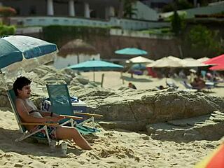 Regina Blandón flashes pezón in steamy 2019 bikini scene