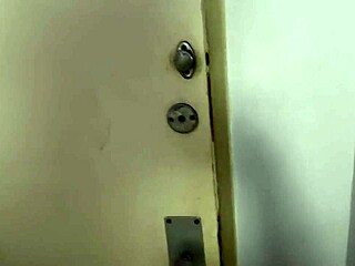 Negão dotado fode casal mandrake in wild dorm action, it's pure heat! 🔥